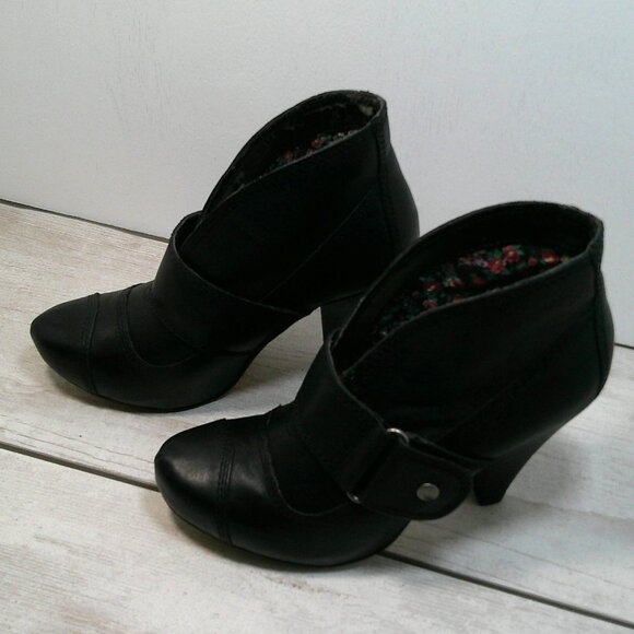 Seychelles Gothic Style Black Leather Heels Size 6 - Picture 3 of 10